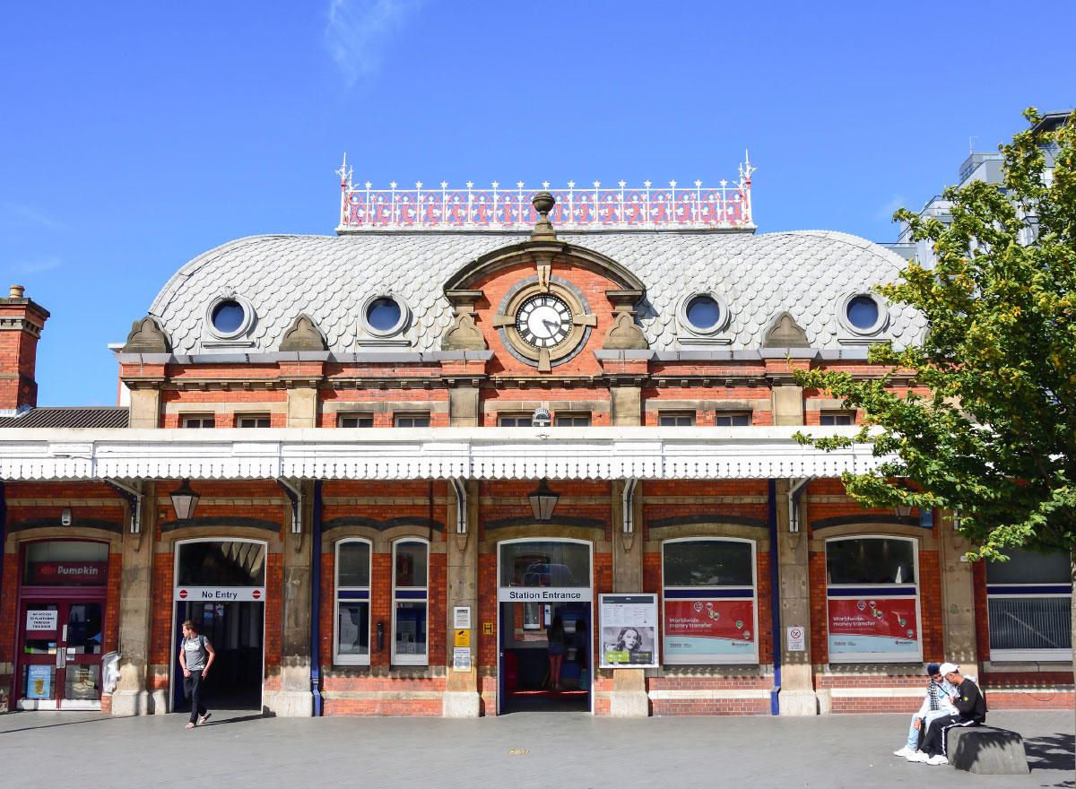 217 Bath Road - Slough Station